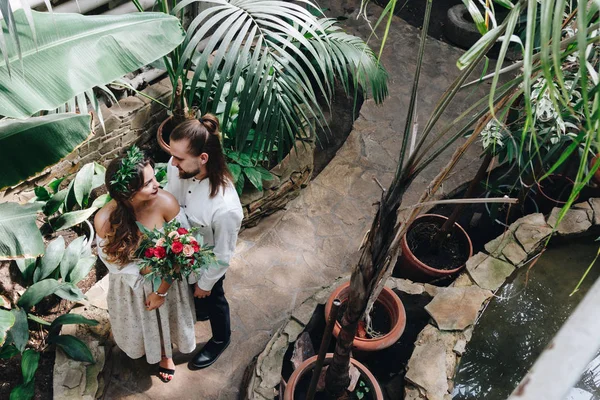 Vackra Bröllopsparet Botaniska Trädgården — Stockfoto