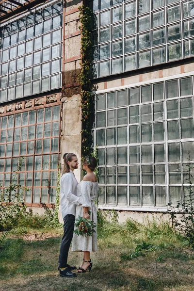 Krásné Svatební Pár Botanické Zahradě — Stock fotografie