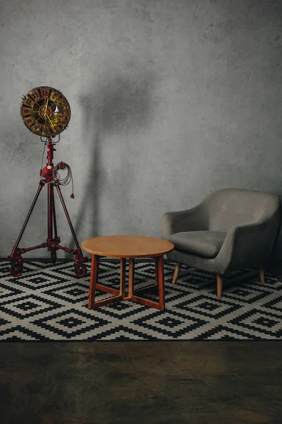 Interior Minimalis Dengan Meja Kopi Kursi Lengan Abu Abu Dan — Stok Foto
