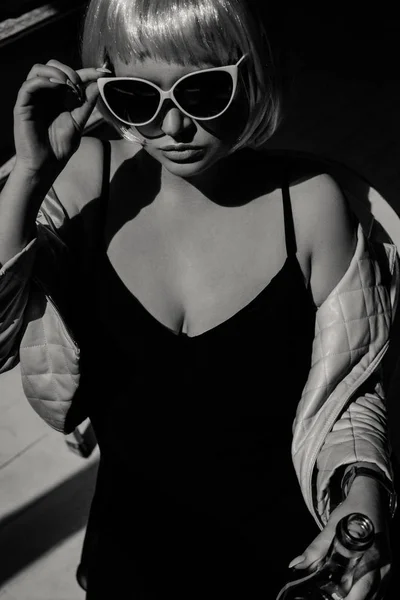 Belle Jeune Femme Avec Des Lunettes — Photo