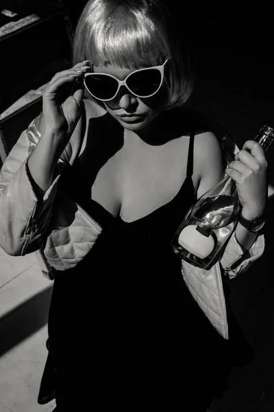 Mulher Bonita Com Óculos — Fotografia de Stock