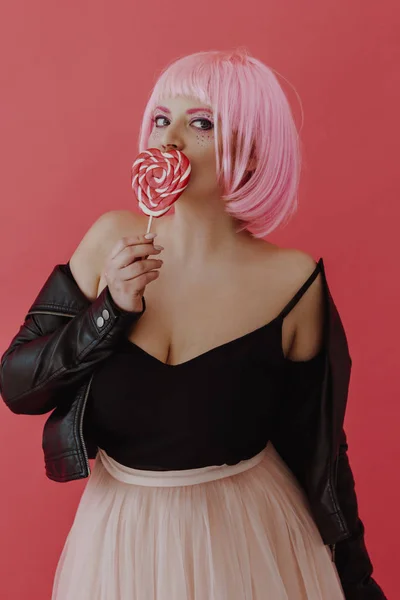 Mulher Bonita Com Cabelo Rosa Estúdio — Fotografia de Stock