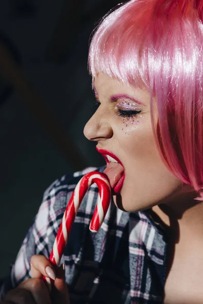 Mulher Bonita Com Cabelo Rosa Pirulito — Fotografia de Stock