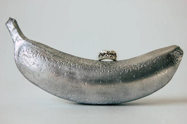 Ape Shape Silver Ring Silver Banana — Stock Photo, Image