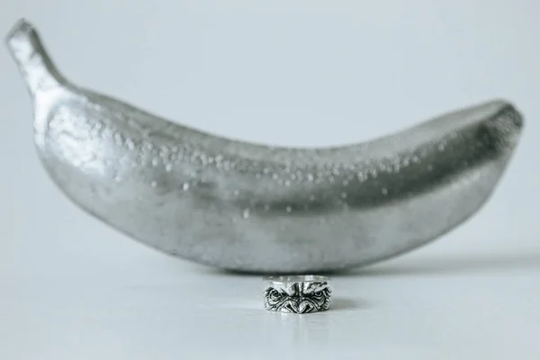 Ape Vorm Zilveren Ring Voor Zilveren Banaan — Stockfoto