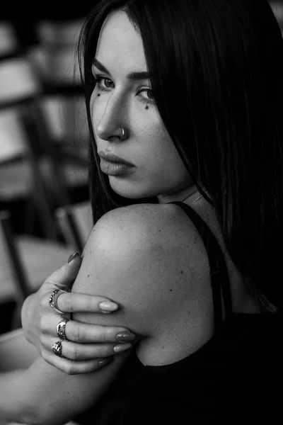 Πορτρέτο Του Νεαρή Καυκάσιος Γυναίκα Τρύπημα Της Μύτης — Φωτογραφία Αρχείου