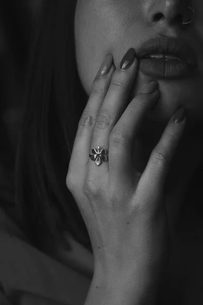 Close Woman Face Hand Silver Chestnut Leaf Shape Ring — Stock Photo, Image