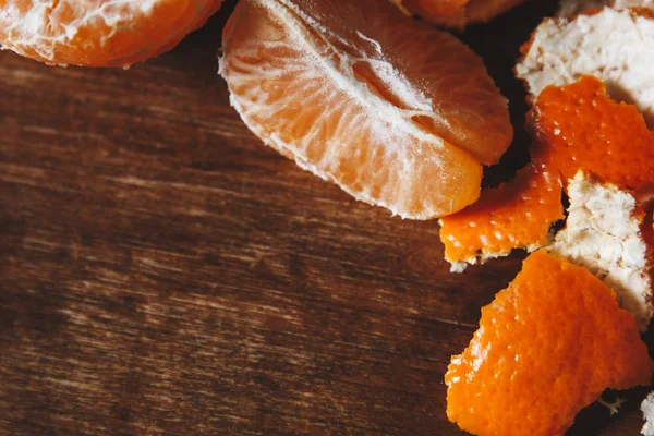 Peeled Tangerine Tangerine Slices Wooden Table — Stock Photo, Image