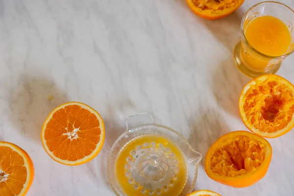 Top View Oranges Juice Squeezer Marble Background — Stock Photo, Image