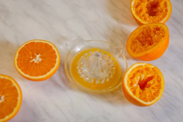 Oranges Squeezer Marble Table — Stock Photo, Image