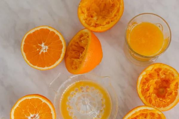 Top View Oranges Juice Squeezer Marble Background — Stock Photo, Image