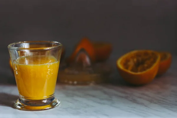 Narancs Gyümölcslé Sajtológép Márvány Tábla — Stock Fotó