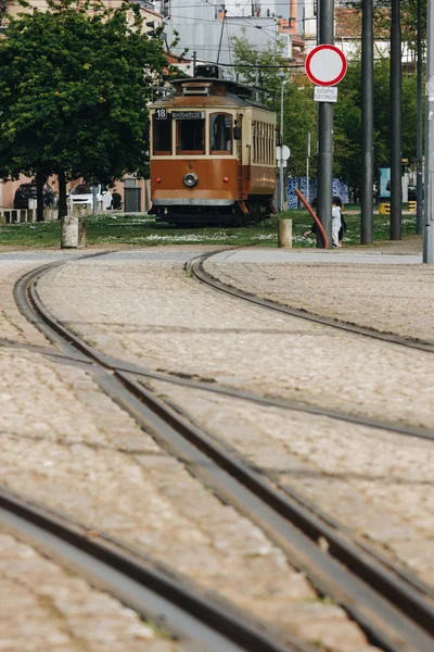 Oude Tram Dramatische Hemel Porto Portugal — Stockfoto
