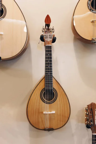 Akustische Portugiesische Gitarre Der Wand Musikladen — Stockfoto