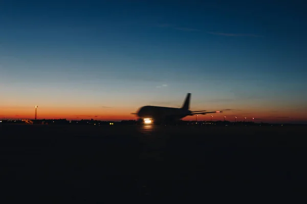 Avión Jet Pasajeros Preparándose Para Despegar Las Pistas Del Aeropuerto — Foto de Stock