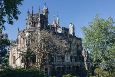 Sintra, Portekiz - 3 Mayıs 2016: Sintra, Portekiz 'deki Quinta da Regaleira Sarayı