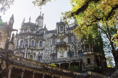 Sintra, Portekiz - 3 Mayıs 2016: Sintra, Portekiz 'deki Quinta da Regaleira Sarayı