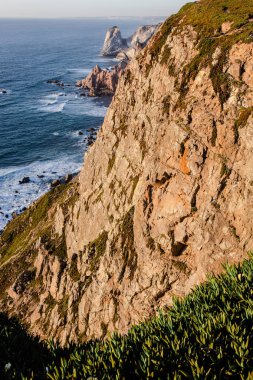 Cabo da Roca kayalıklarla batımında panoramik görünüm