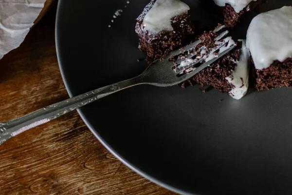 Chocolate Brownie Cake Dengan Krim Piring — Stok Foto