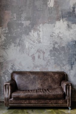 kahverengi deri kanepe