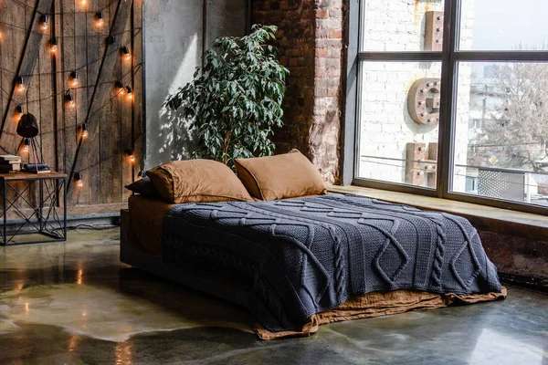 Elegante loft camera da letto — Foto Stock