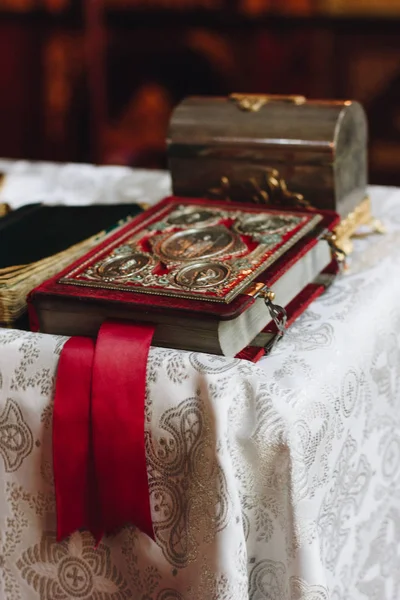 Bibel in der orthodoxen Kirche — Stockfoto