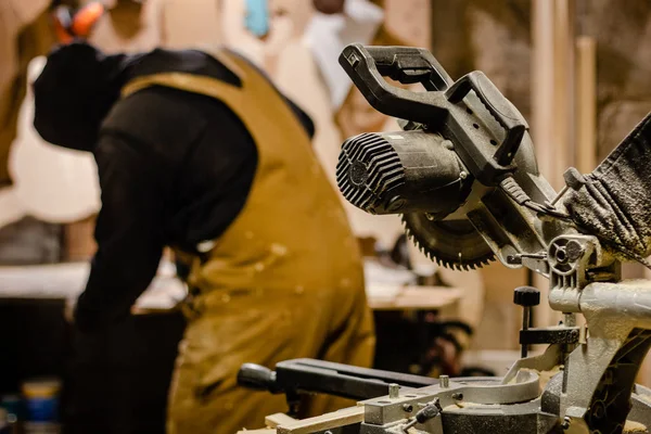 Circular saw at the workshop — ストック写真