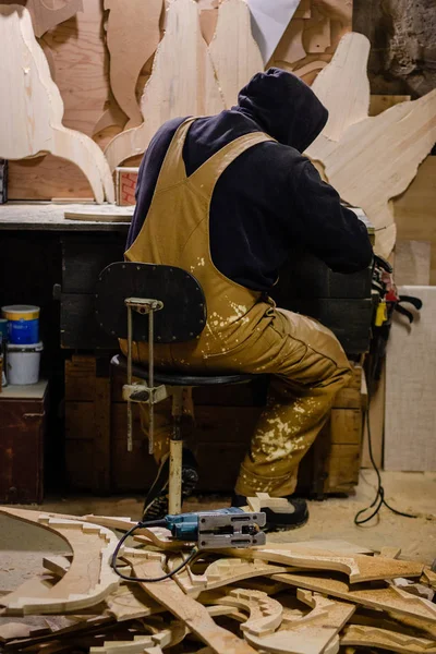 Tukang kayu di bengkel — Stok Foto