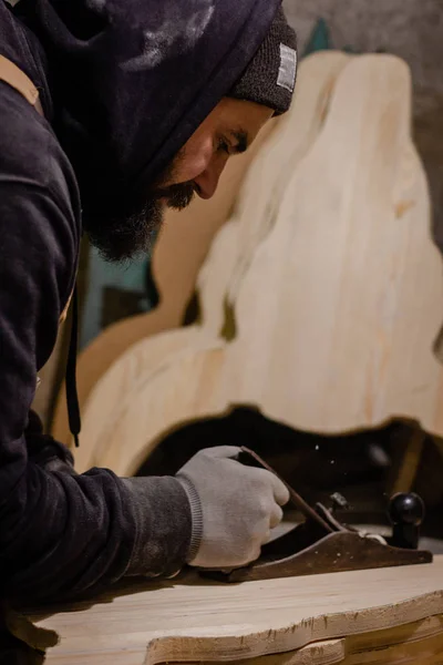 Carpenter working with plane — Stock Photo, Image