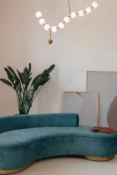 Beludru Biru Sofa Kamar Modern — Stok Foto