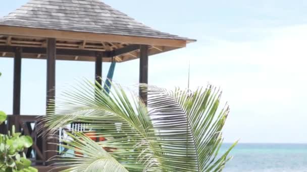 A beautiful gazebo by the sea. — Stock Video