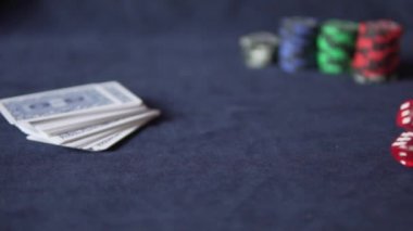 Poker. Oyun Masa kartları ve fiş vardır