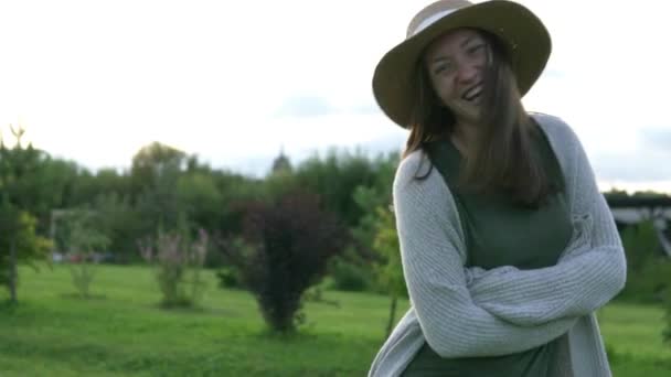 Close-up of a beautiful laughing woman in a hat — Stock Video