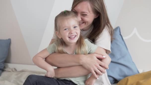 子供のキスストック動画 ロイヤリティフリー子供のキス動画 Depositphotos