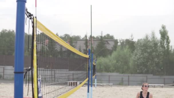 Russian guys play beach volleyball on a street playground in the park. — Stock Video