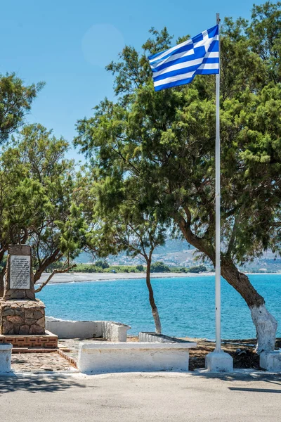 Flag Crete Sunny Day Ocean Beach — Stock Photo, Image