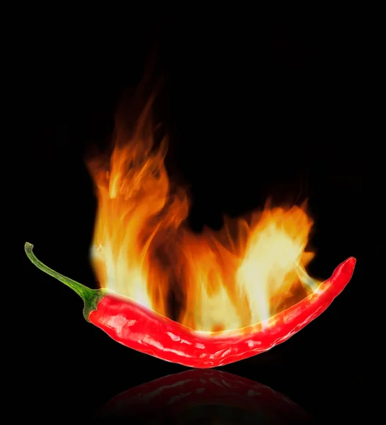 Chiles Rojos Con Fuego Sobre Fondo Negro — Foto de Stock