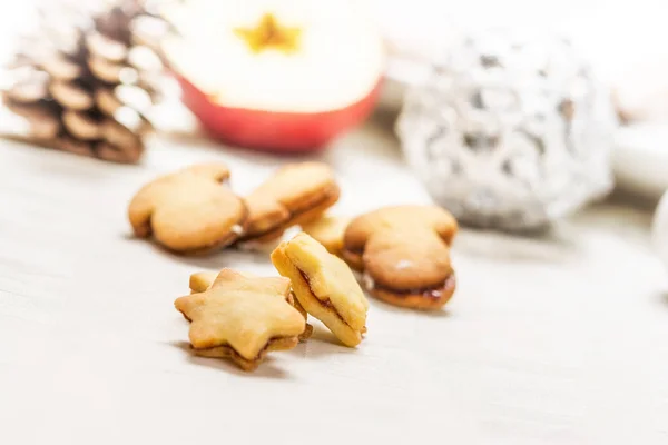 Traditionelle Hausgemachte Weihnachtssüßigkeiten Auf Weißem Tisch — Stockfoto