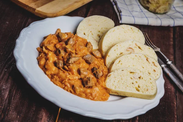 Goulash Húngaro Tradicional Gulyasz Szeged Com Carne Porco Chucrute Branco — Fotografia de Stock