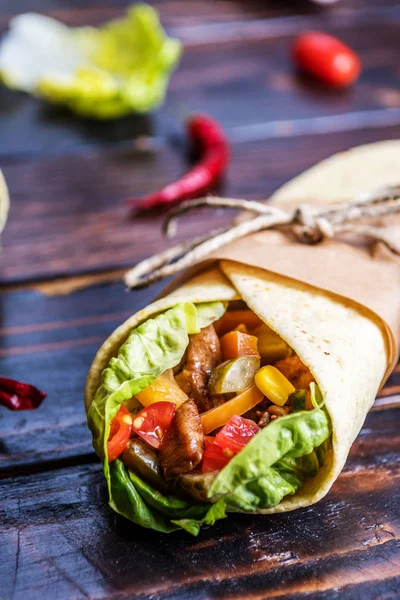 Traditional Mexican Tortilla Wrap Vegetables Grilled Chicken Meat Dark Wood — Stock Photo, Image