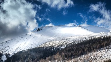 Lomnicky stit Hill'de Tatra Dağları kış manzarası