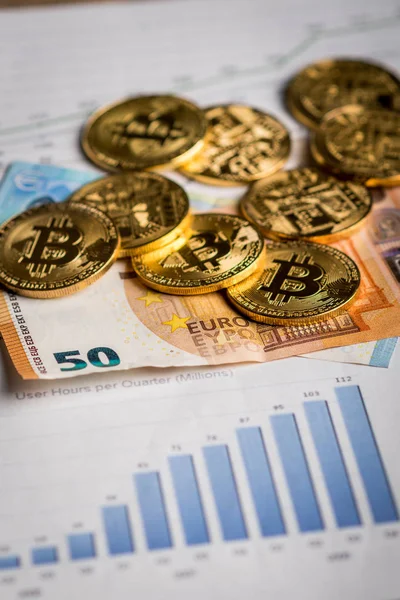 Gouden Munten Van Crypto Valuta Bitcoin Euro Papiergeld — Stockfoto