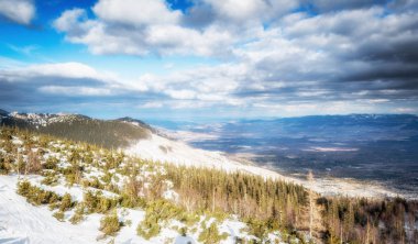 Lomnicky stit Hill'de Tatra Dağları kış manzarası