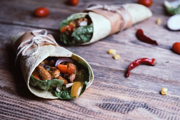 Traditional Mexican Tortilla Wrap Vegetables Grilled Chicken Meat Wood Table — Stock Photo, Image