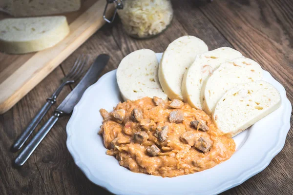 Goulash Húngaro Tradicional Gulyasz Szeged Com Carne Porco Chucrute Branco — Fotografia de Stock