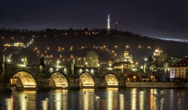 Karlsbrücke bei Nacht — Stockfoto