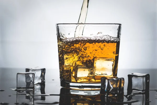 Whisky, whisky nebo bourbon s ledem — Stock fotografie