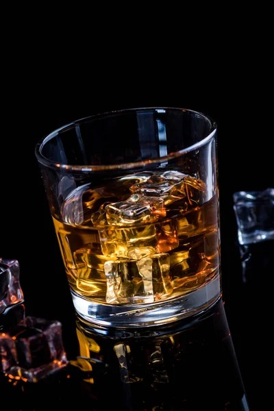 Whisky, whisky nebo bourbon s ledem — Stock fotografie