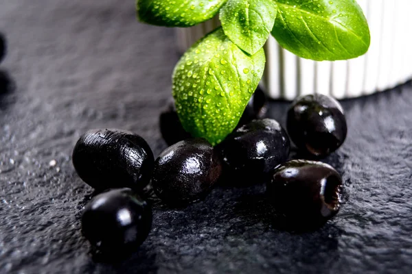 Black olives on black stone — Stock Photo, Image