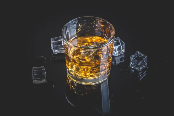 Whisky, whisky nebo bourbon s ledem — Stock fotografie